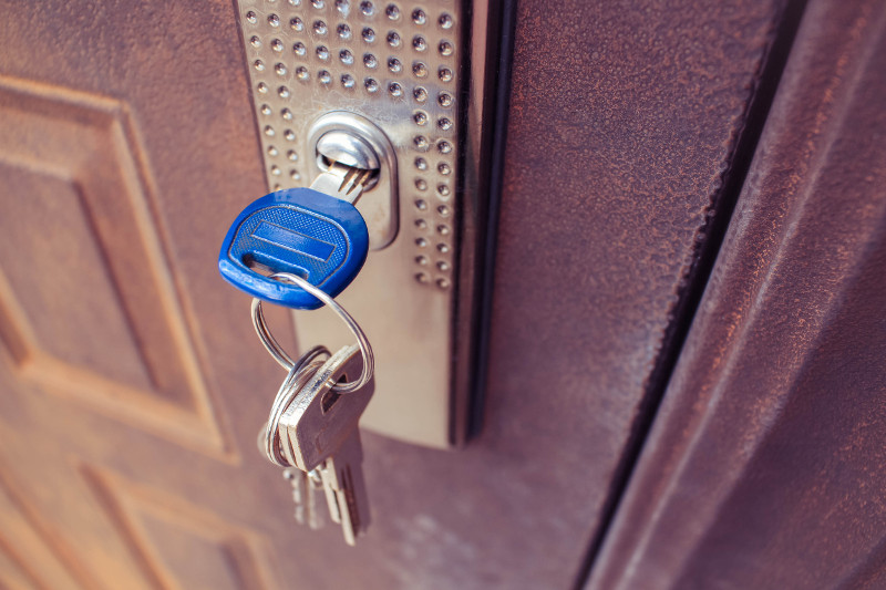 Commercial grade door lock with key